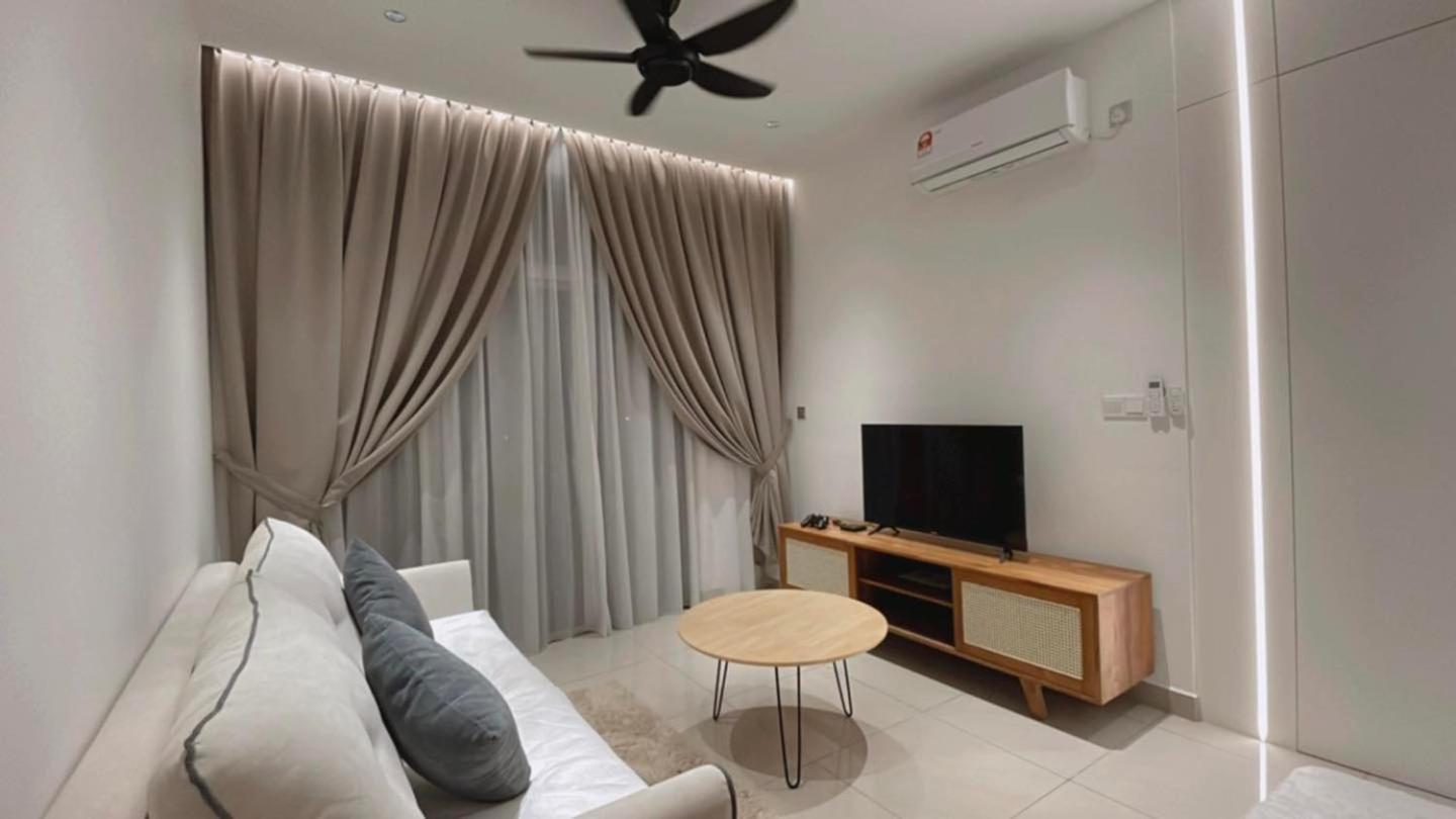 Sks Habitat Terminal Bus Netflix Jchome By Mwm Johor Bahru Exterior photo