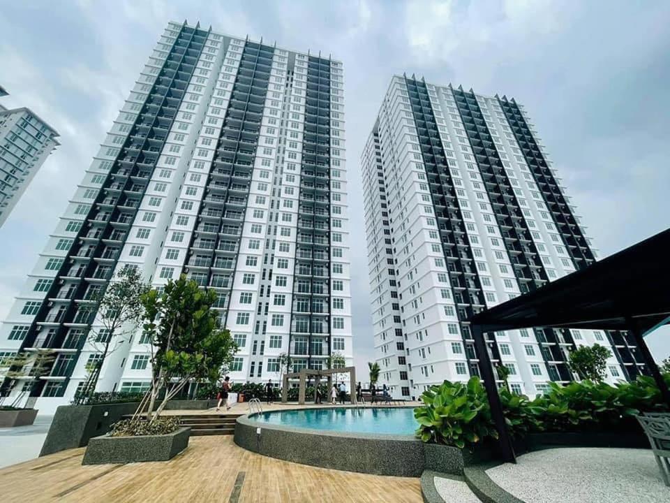 Sks Habitat Terminal Bus Netflix Jchome By Mwm Johor Bahru Exterior photo